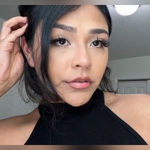 Meet your Posher, Adilene